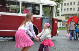 Taneční trolejbus projel Pardubicemi – fotoreportáž